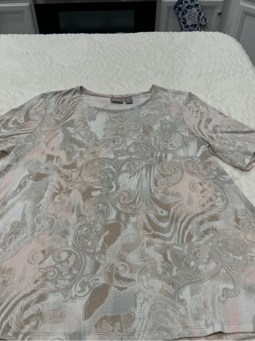 Chico's  Short-Sleeve Swirl Pattern Top in Light Pink & Cream EUC